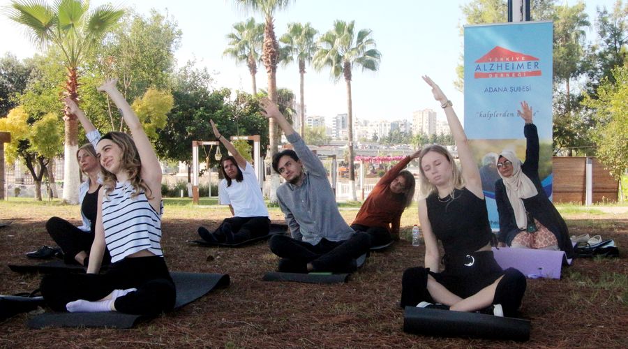 Alzheimer hastaları sabah yogasında buluşuyor; egzersiz, hastalık hızını azaltıyor