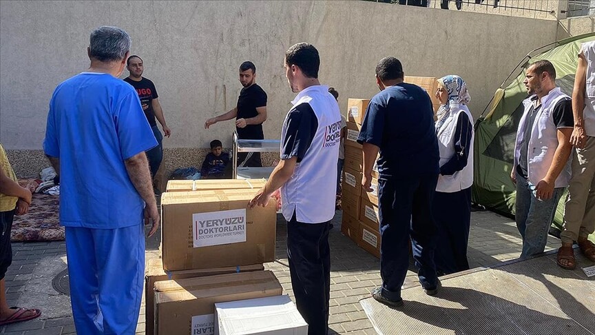 Yeryüzü Doktorları Gazze’deki Şifa Hastanesi’ne tıbbi malzeme desteğinde bulundu