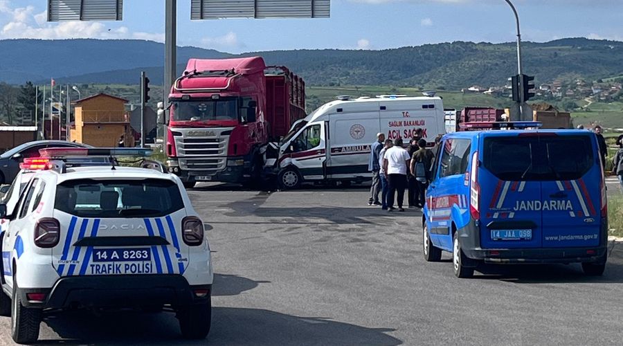 Başsavcıyı taşıyan ambulans kazaya karıştı: 1’i ağır, 8 yaralı