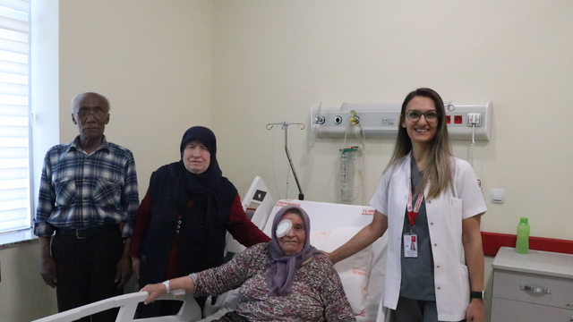 Burdur’da yaşlı kadının ‘istemsiz akan gözyaşı’ tedaviyle dindi Burdur’da yaşlı kadının ‘istemsiz akan gözyaşı’ tedaviyle dindi