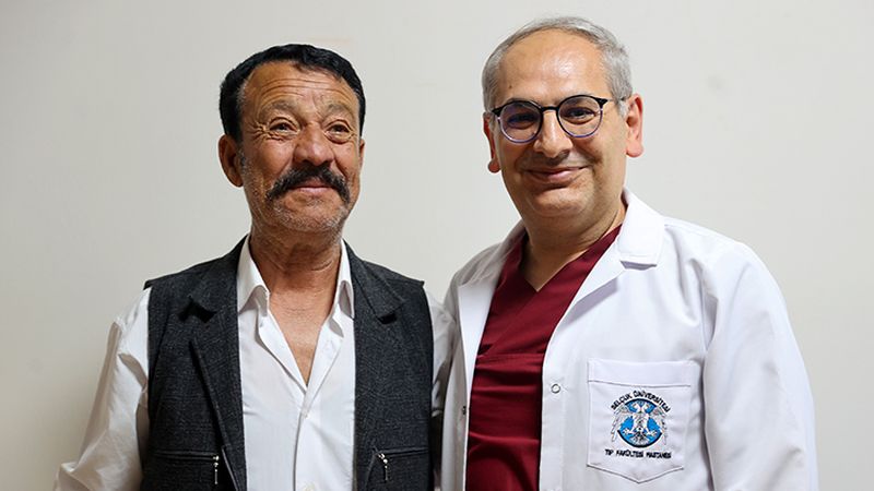 İki şah damarı tıkanan hasta, literatürlük müdahaleyle hayata tutundu