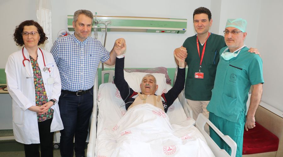 Türkiye’de bir ilk; her iki şah damarı tıkalı Moyamoya hastasına baypas ameliyatı Türkiye’de bir ilk; her iki şah damarı tıkalı Moyamoya hastasına baypas ameliyatı